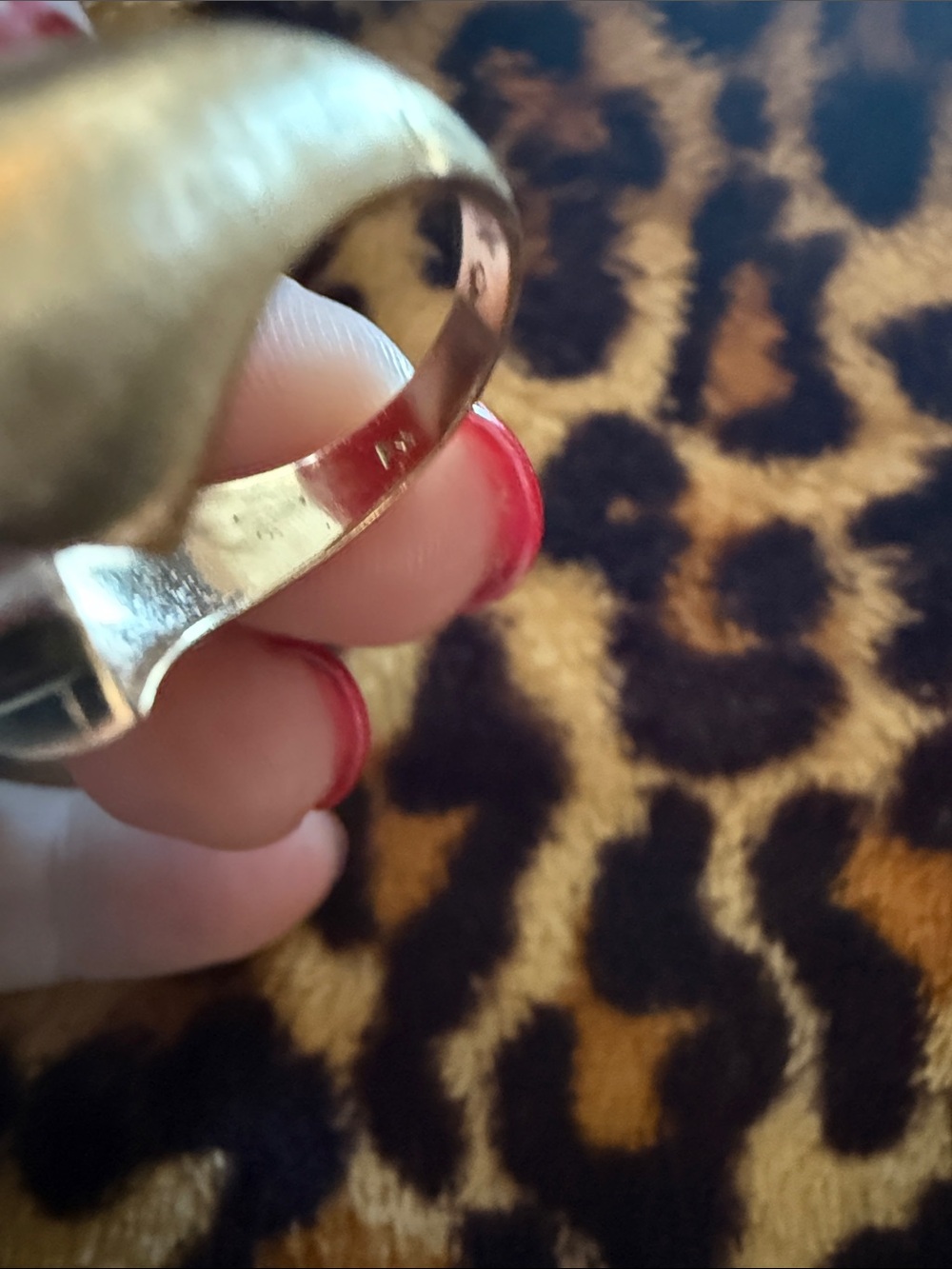 Feeling lucky?!! Lucky 14 kt gold and diamond horseshoe ring. - Picture 2 of 4